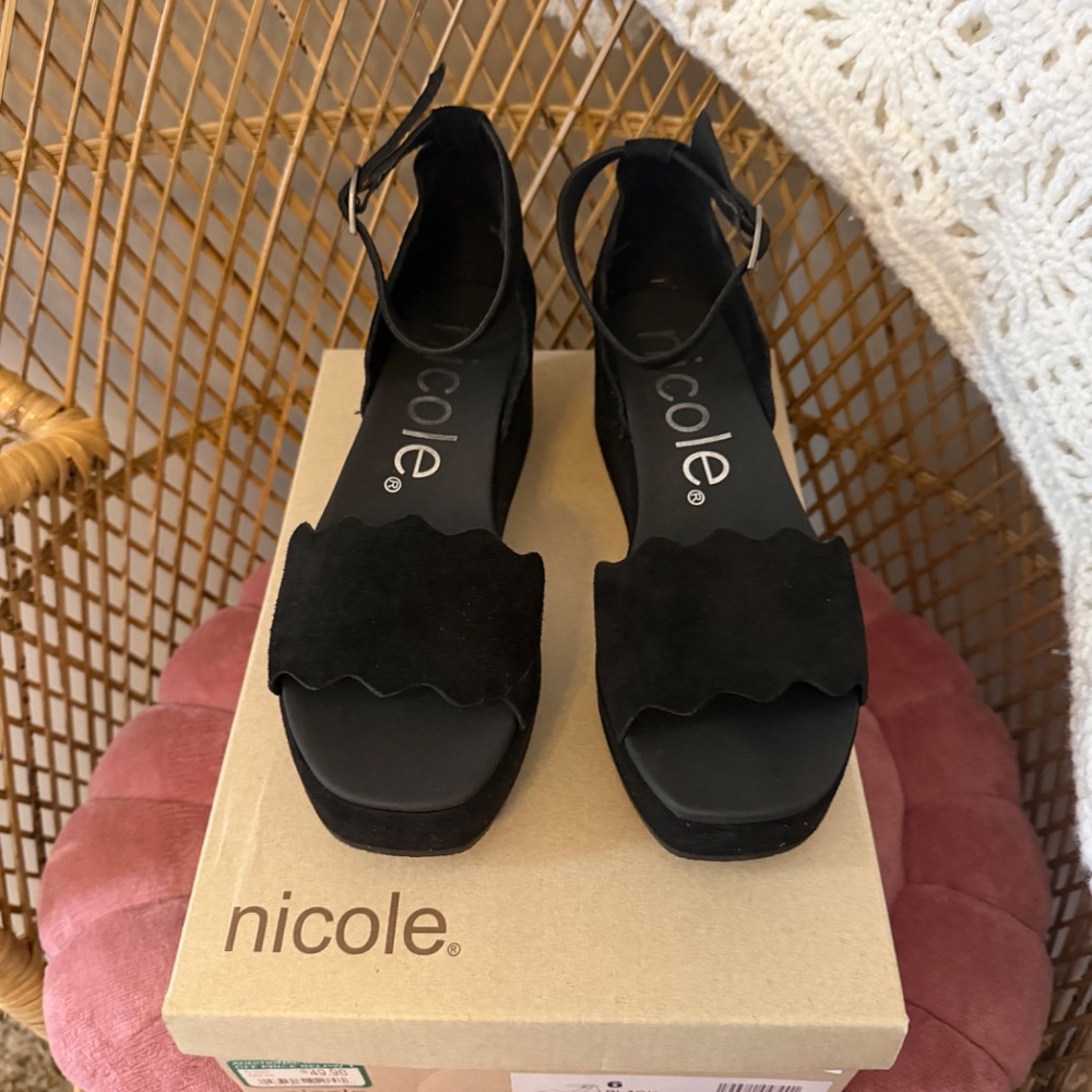 NWT Nicole Kampa Platform Sandals Size 6